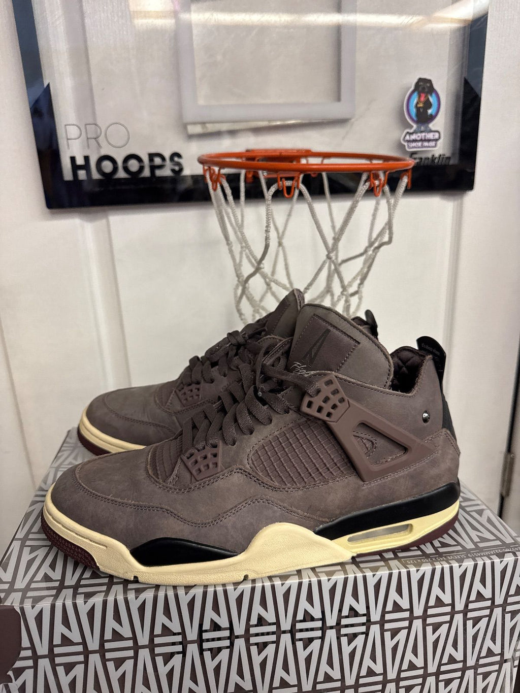 Jordan 4 Retro SP A Ma Maniére Violet Ore - Lightly Used, OG All