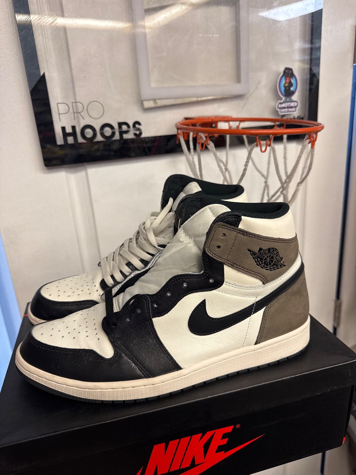 Jordan 1 Retro High Dark Mocha - Lightly Used, OG All