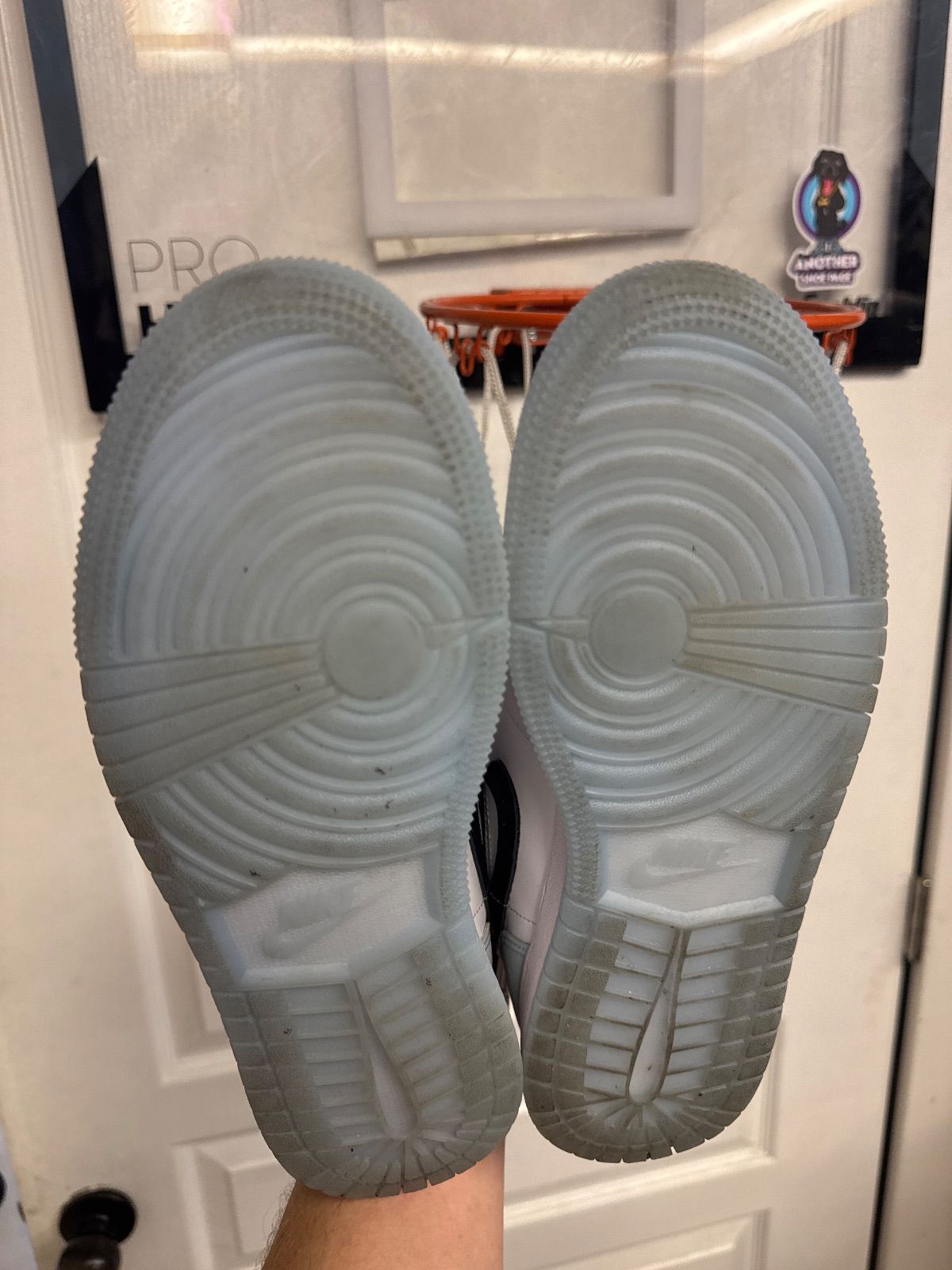 Jordan 1 Mid SE Ice Blue (2023) (GS) - Lightly Used, OG All