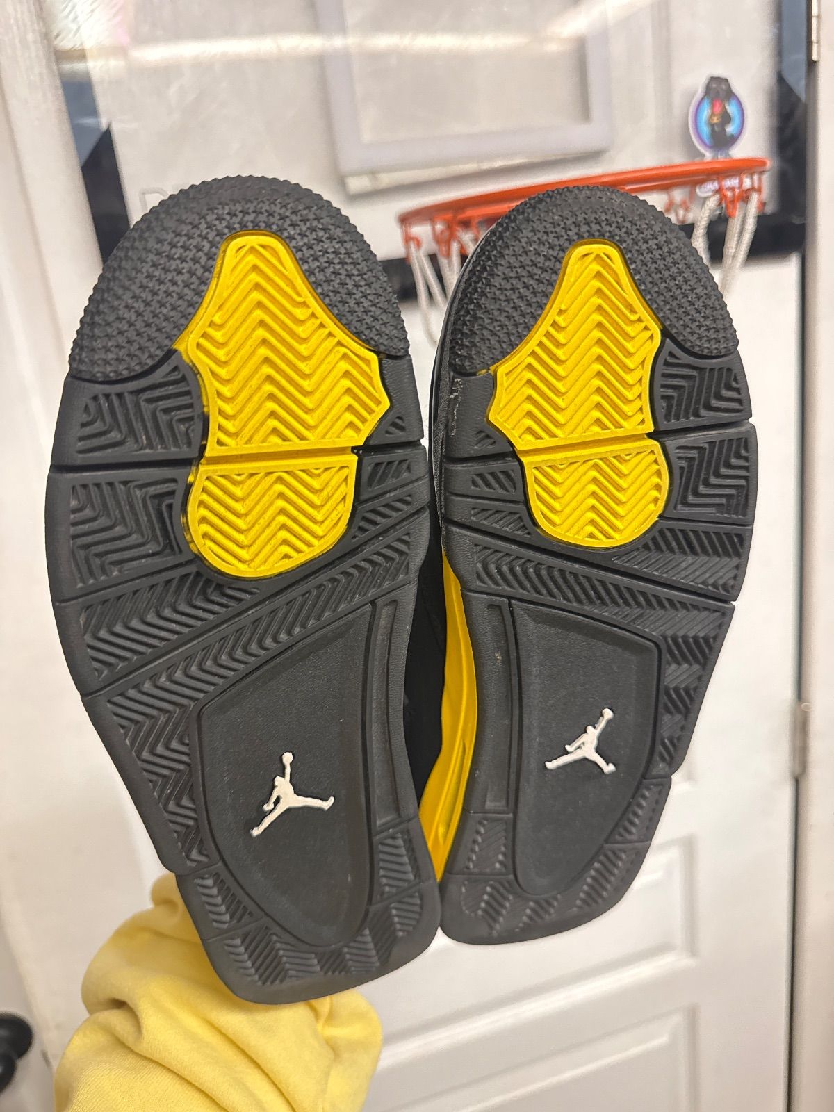 Jordan 4 Retro Thunder (2023) - Lightly Used, OG All
