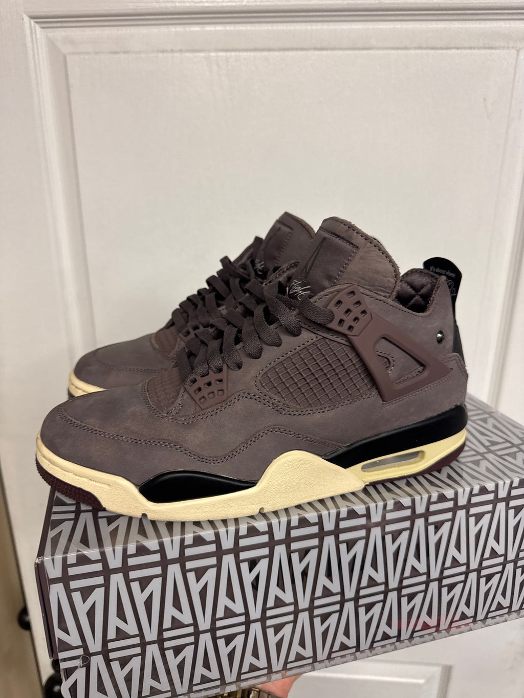 Jordan 4 Retro SP A Ma Maniére Violet Ore - Lightly Used, OG All