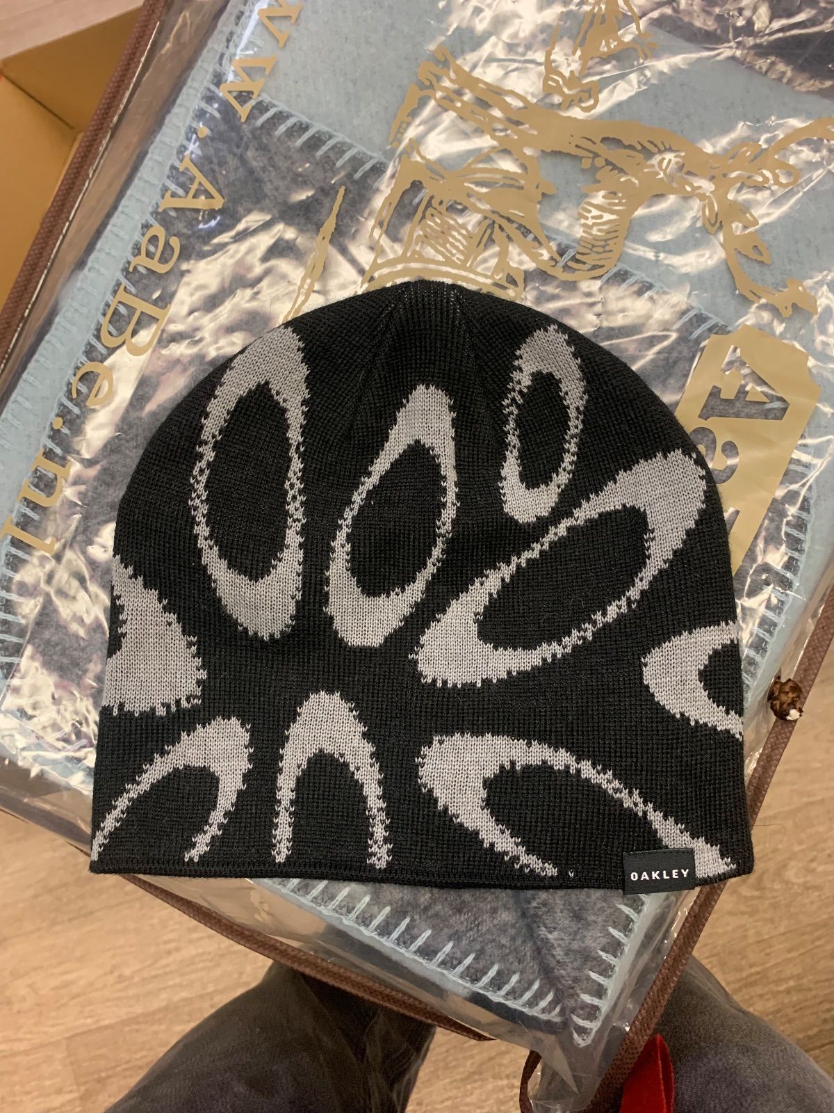 Oakley ellipse graphic beanie