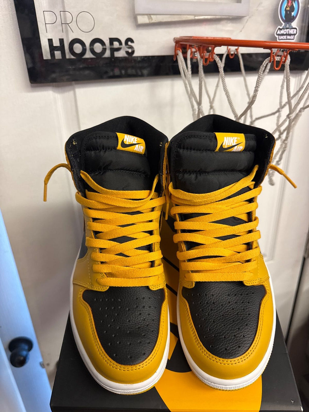 Jordan 1 Retro High Pollen - Lightly Used, OG All