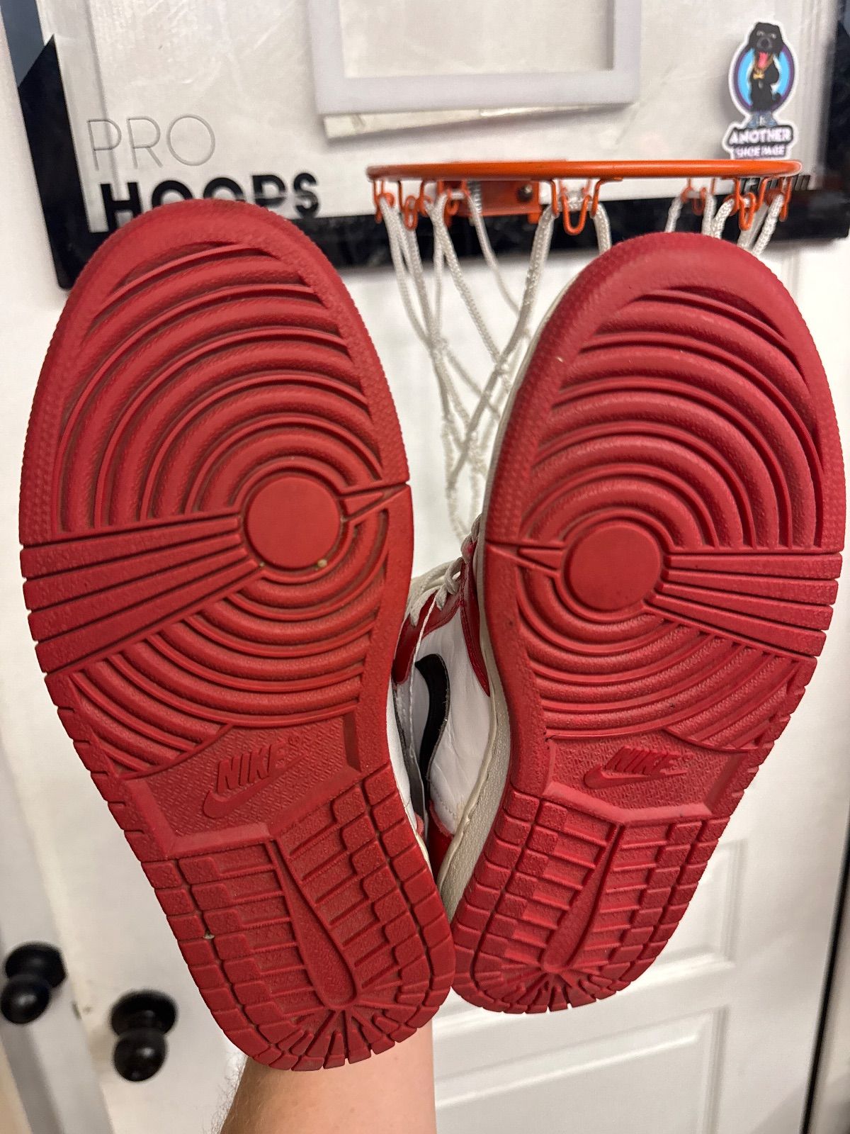 Jordan 1 Retro Chicago (1994) - Lightly Used, Replacement Box
