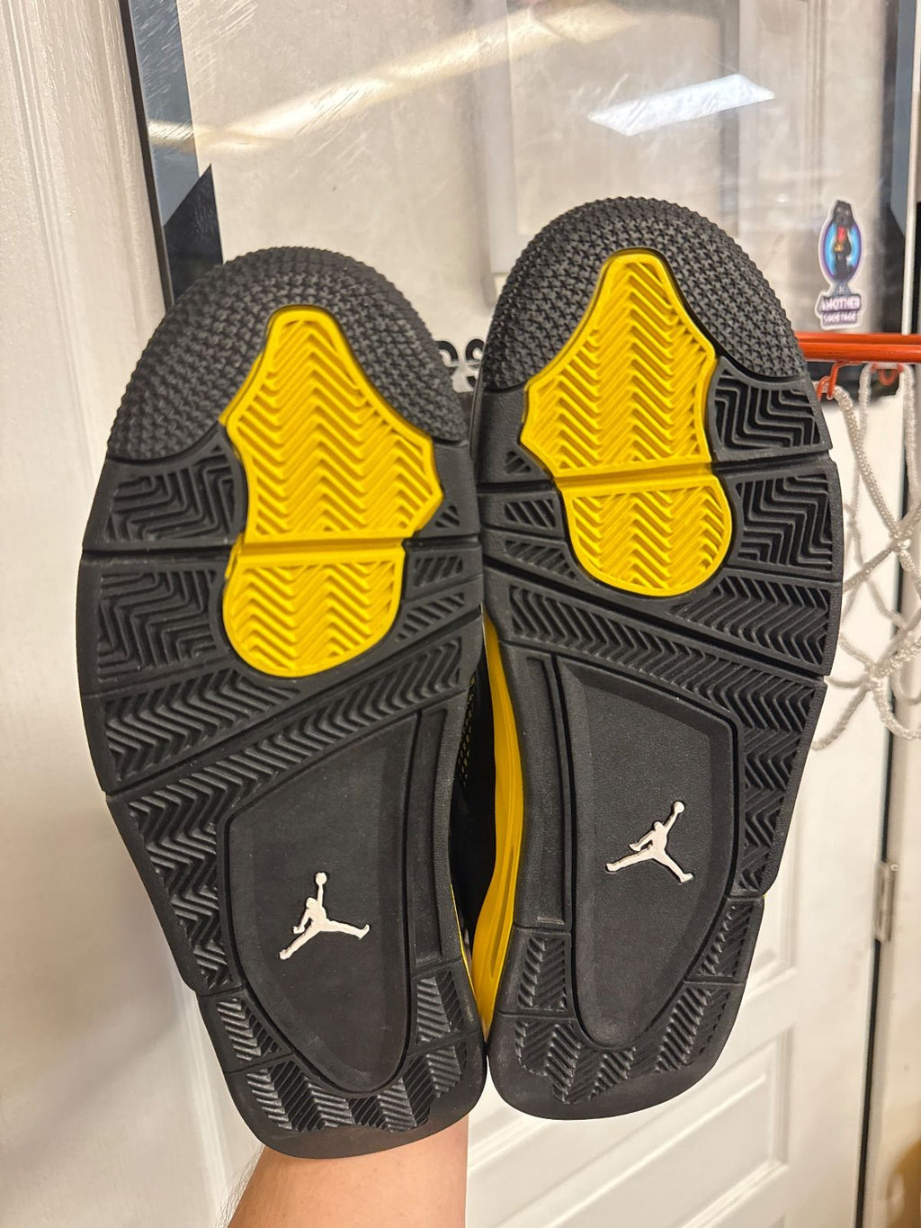 Jordan 4 Retro Thunder (2023) - Lightly Used, OG All