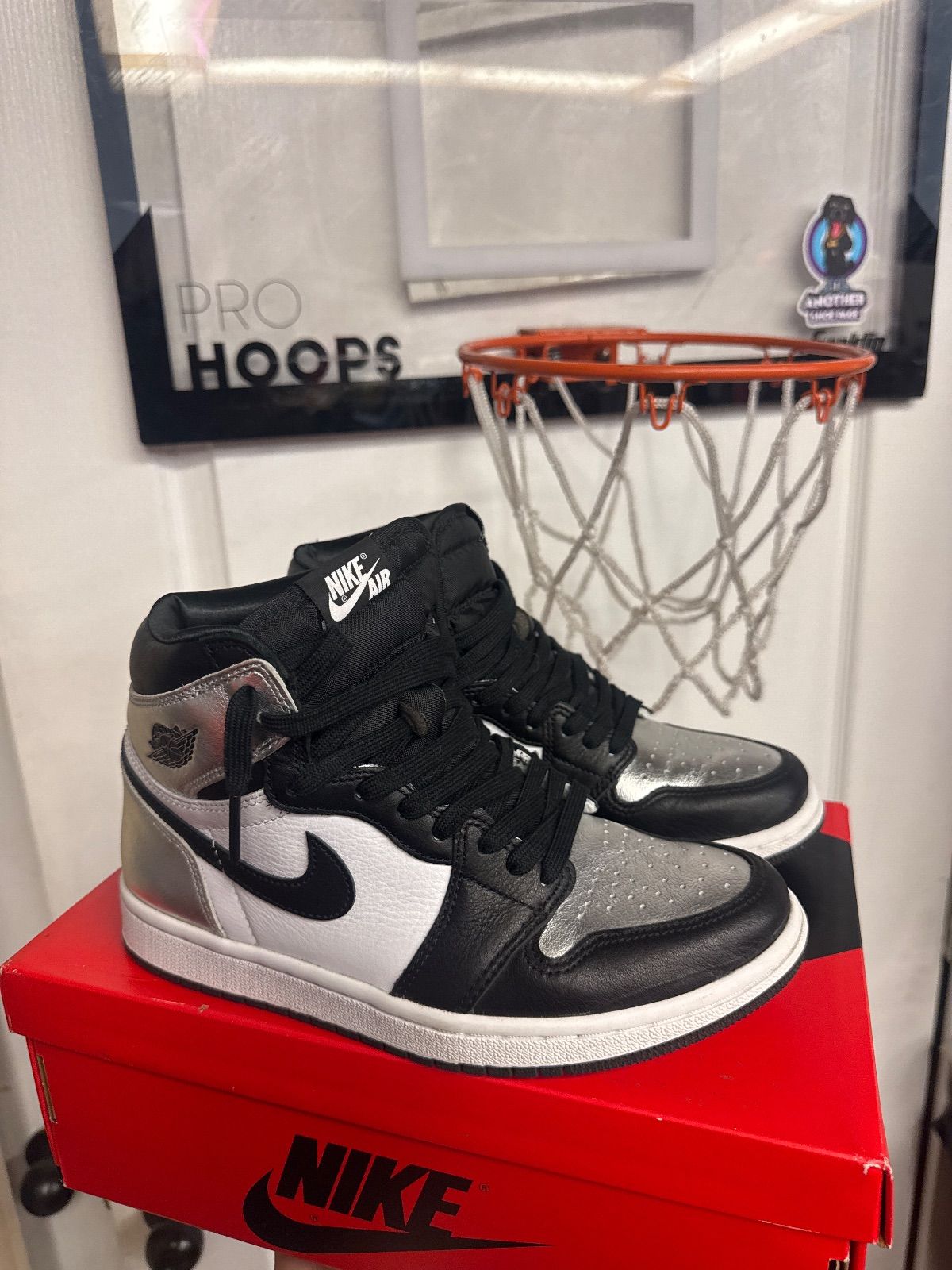 Jordan 1 Retro High Silver Toe (Women's) - Lightly Used, OG Box/Missing Hangtag