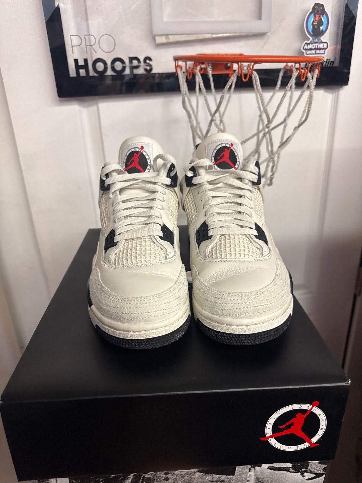 Jordan 4 Retro OG Flight Club - Lightly Used, OG All