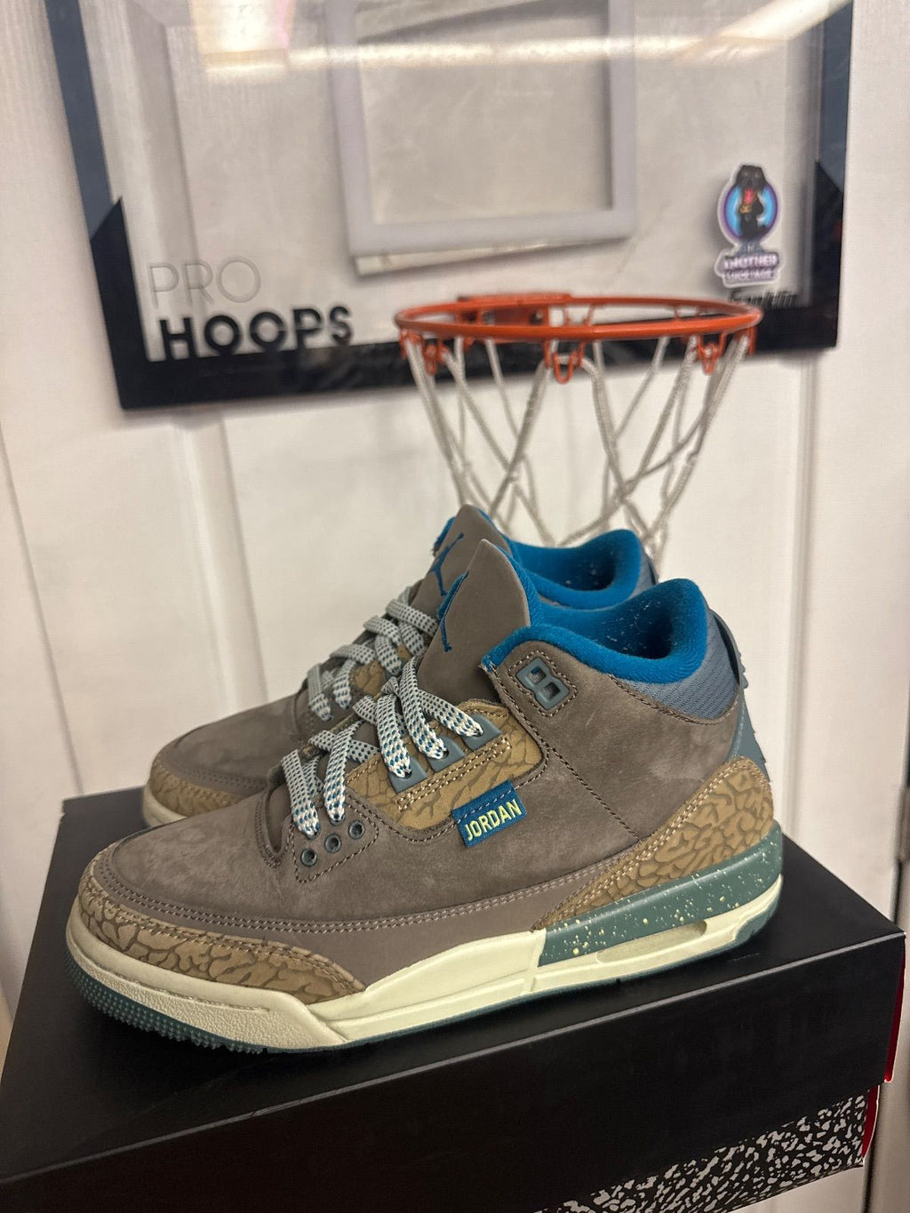Jordan 3 Retro Olive Grey (GS) - Lightly Used, OG All
