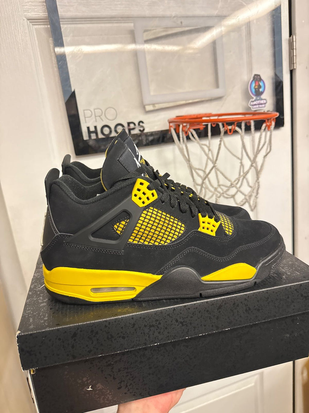 Jordan 4 Retro Thunder (2023) - Lightly Used, OG All