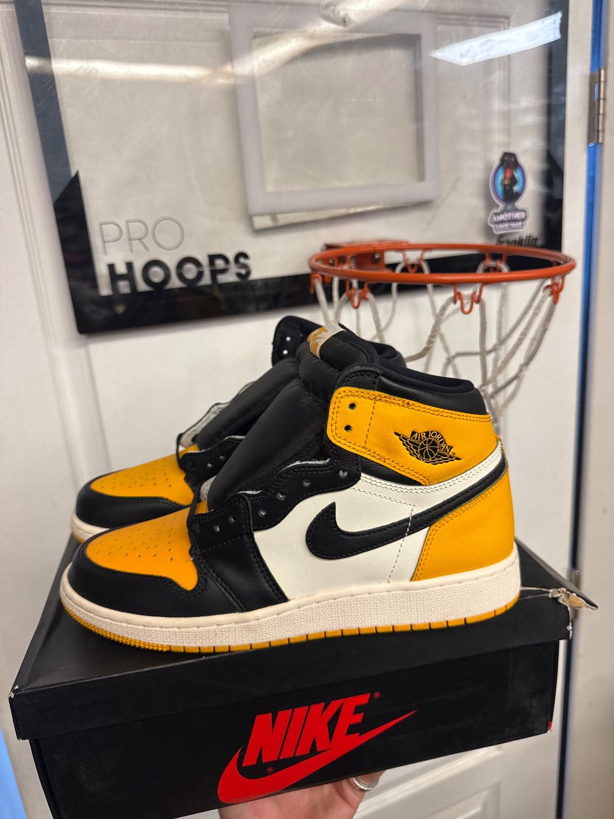 Jordan 1 Retro High OG Taxi (GS) - New/Damaged Box