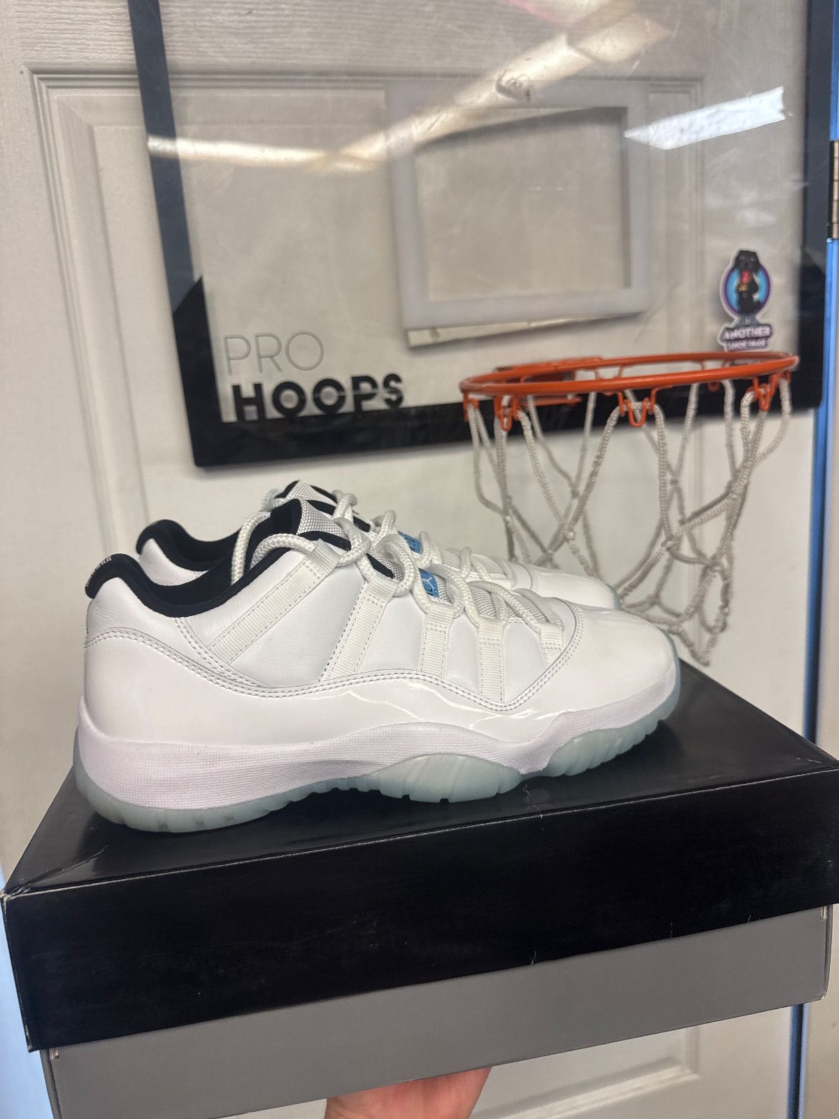 Jordan 11 Retro Low Legend Blue - Lightly Used, OG All