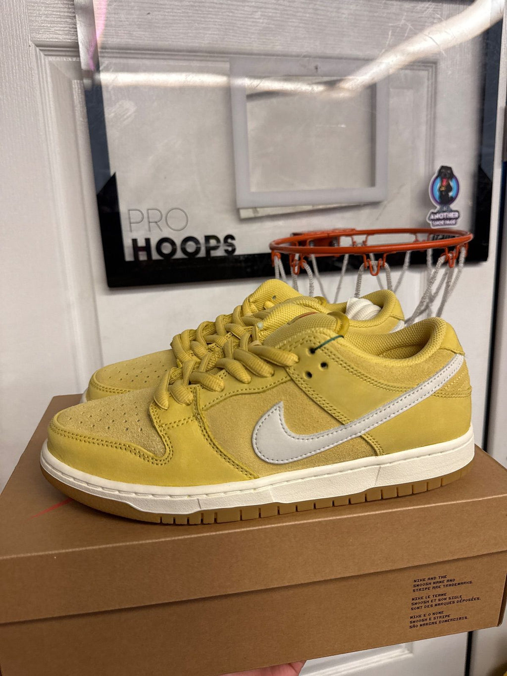 Nike SB Dunk Low Saturn Gold