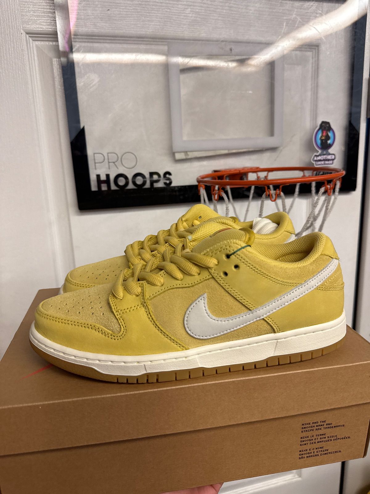 Nike SB Dunk Low Saturn Gold
