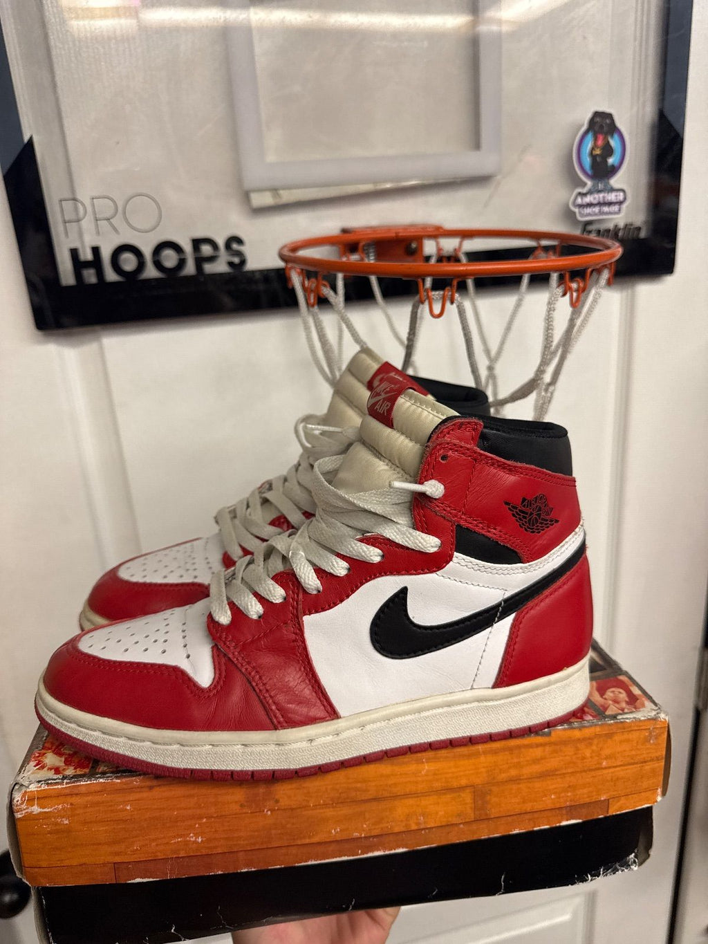 Jordan 1 Retro Chicago (1994) - Lightly Used, Replacement Box