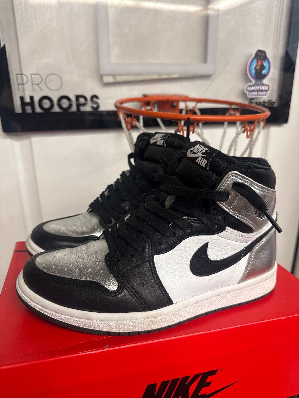Jordan 1 Retro High Silver Toe (Women's) - Lightly Used, OG Box/Missing Hangtag