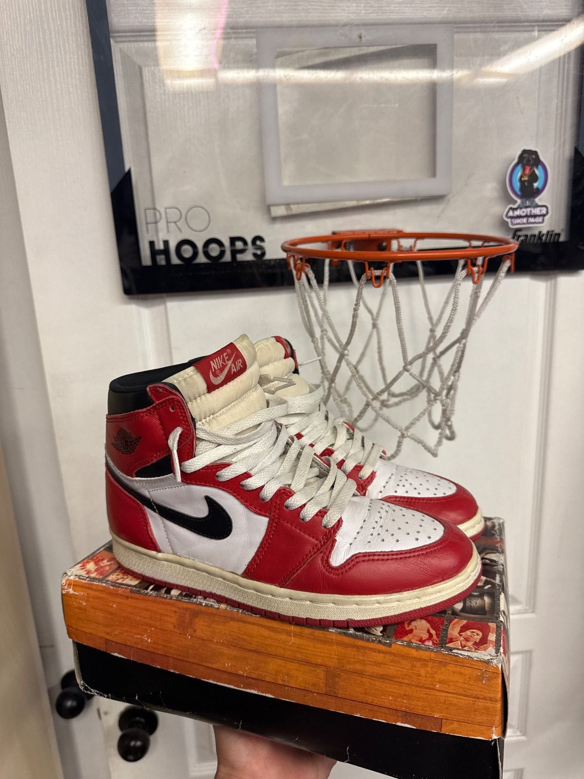 Jordan 1 Retro Chicago (1994) - Lightly Used, Replacement Box