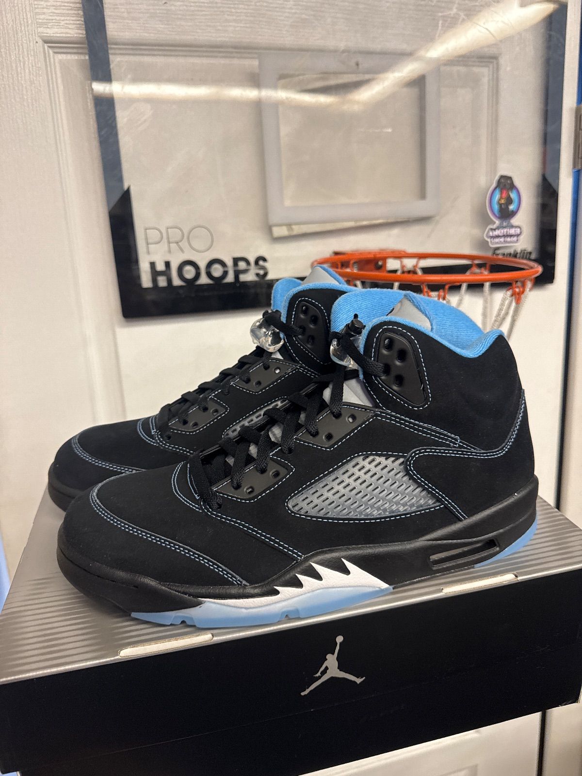 Jordan 5 Retro Black University Blue (2026)