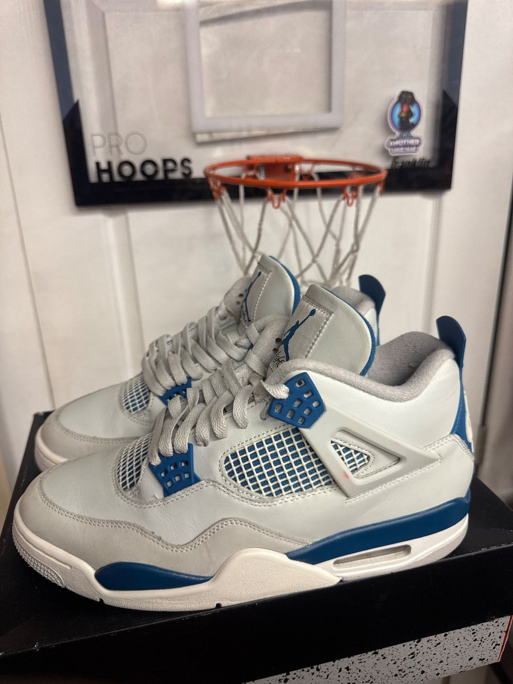 Jordan 4 Retro Military Blue (2024) - Lightly Used, OG All