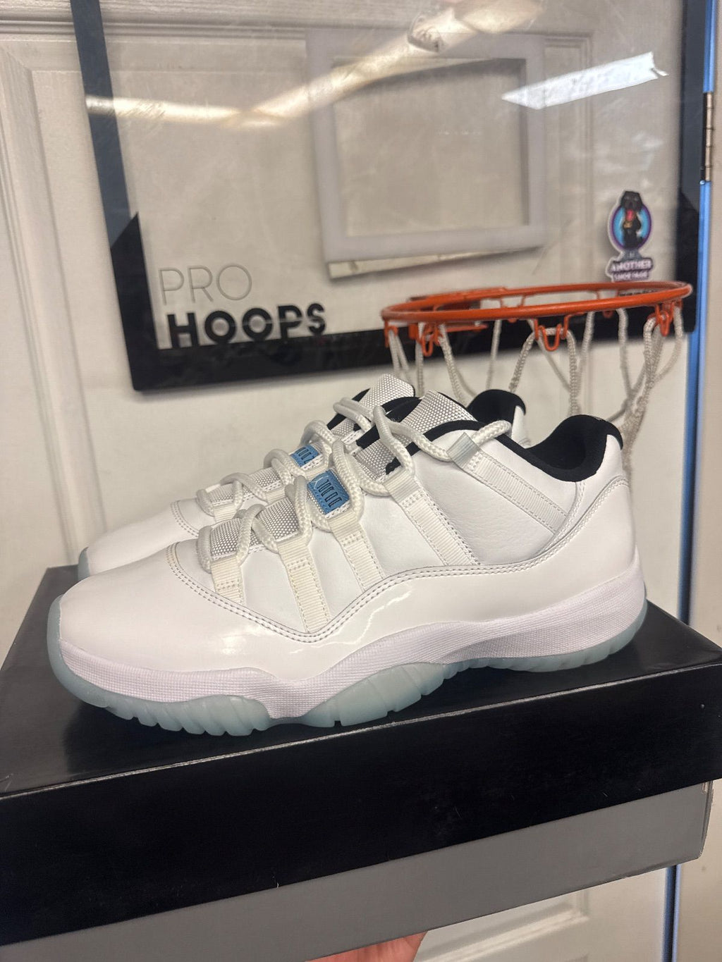Jordan 11 Retro Low Legend Blue - Lightly Used, OG All