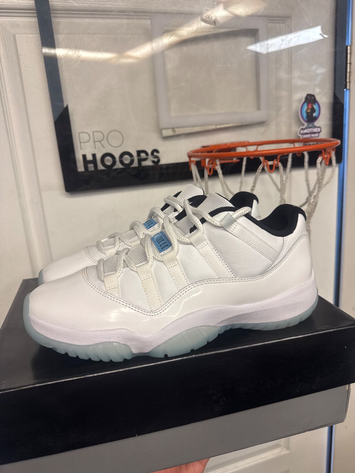 Jordan 11 Retro Low Legend Blue - Lightly Used, OG All
