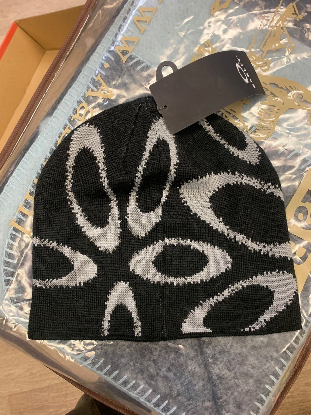 Oakley ellipse graphic beanie