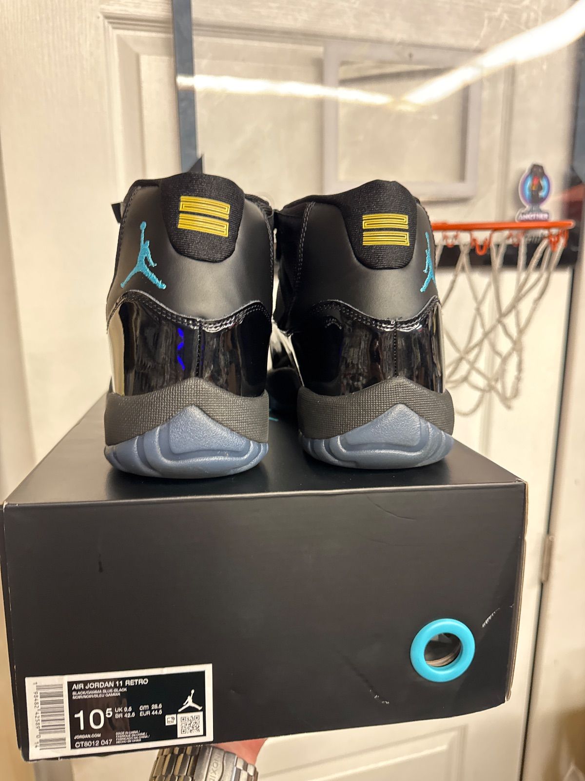 Jordan 11 Retro Gamma Blue (2025) - Lightly Used, OG All
