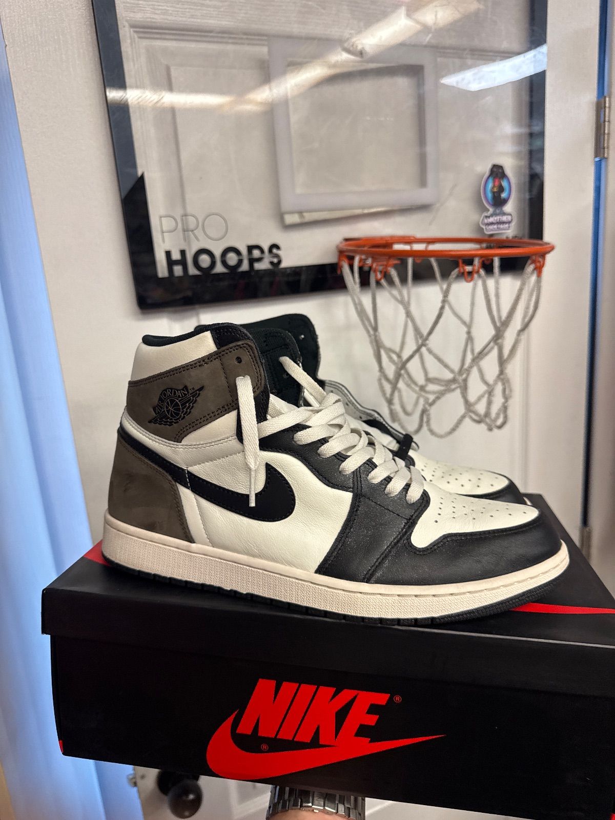 Jordan 1 Retro High Dark Mocha - Lightly Used, OG All