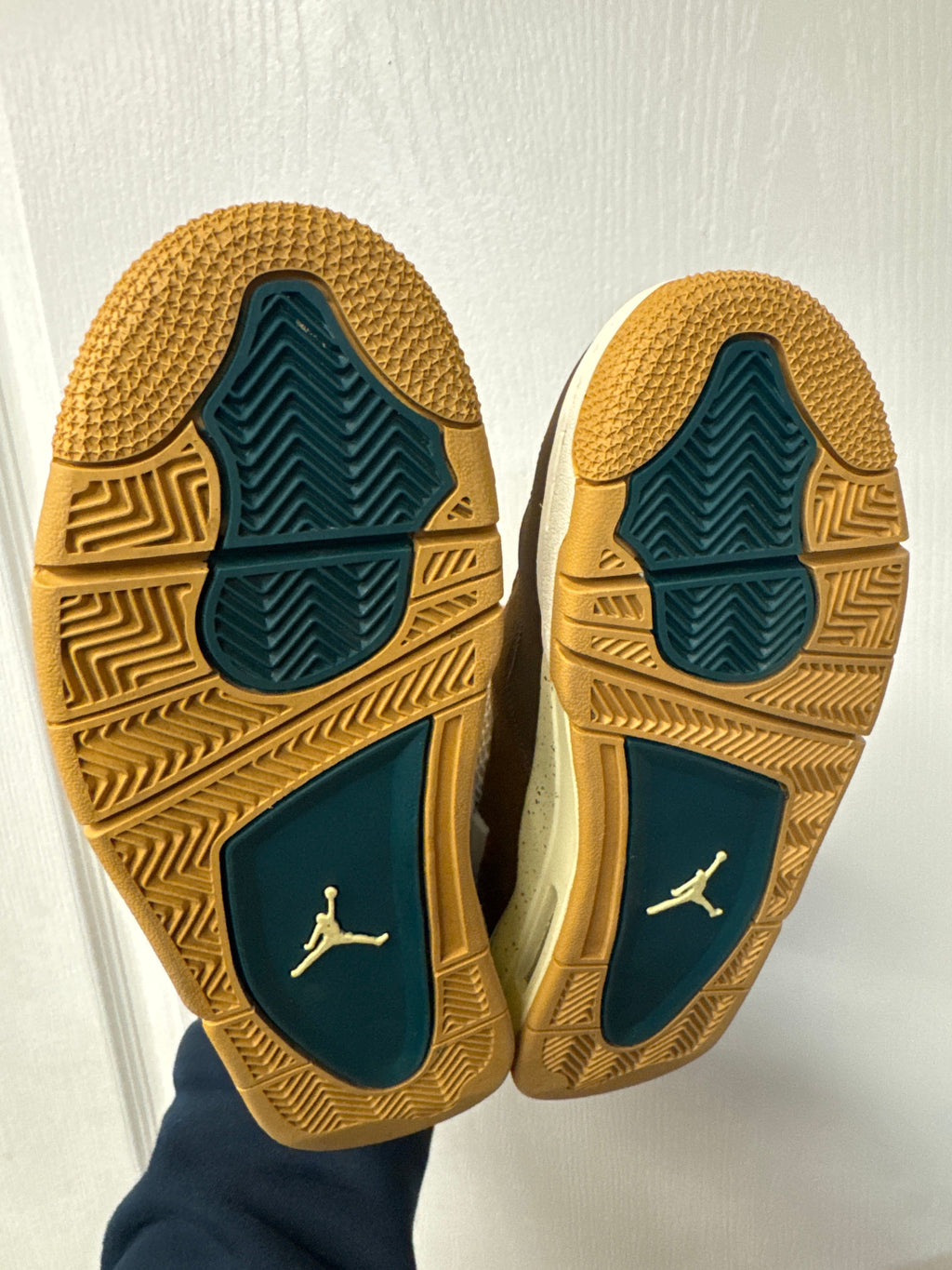 Jordan 4 Retro Cacao Wow (GS) - Lightly Used, OG All
