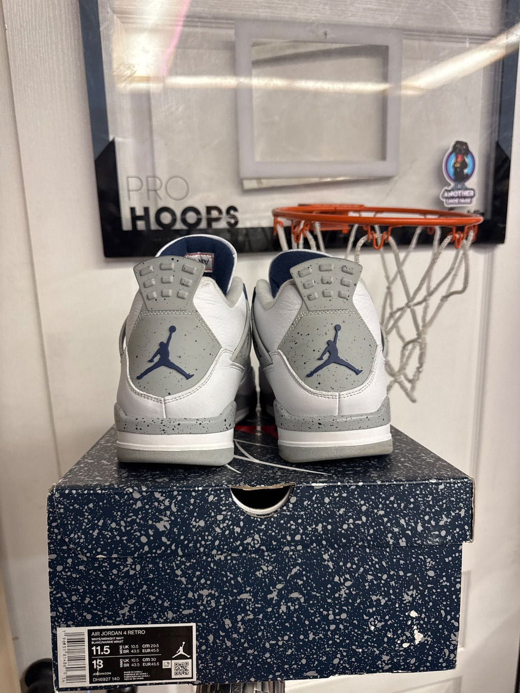 Jordan 4 Retro Midnight Navy - Lightly Used, OG All