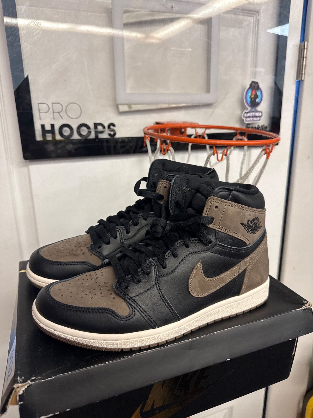 Jordan 1 Retro High OG Palomino - Lightly Used, OG All