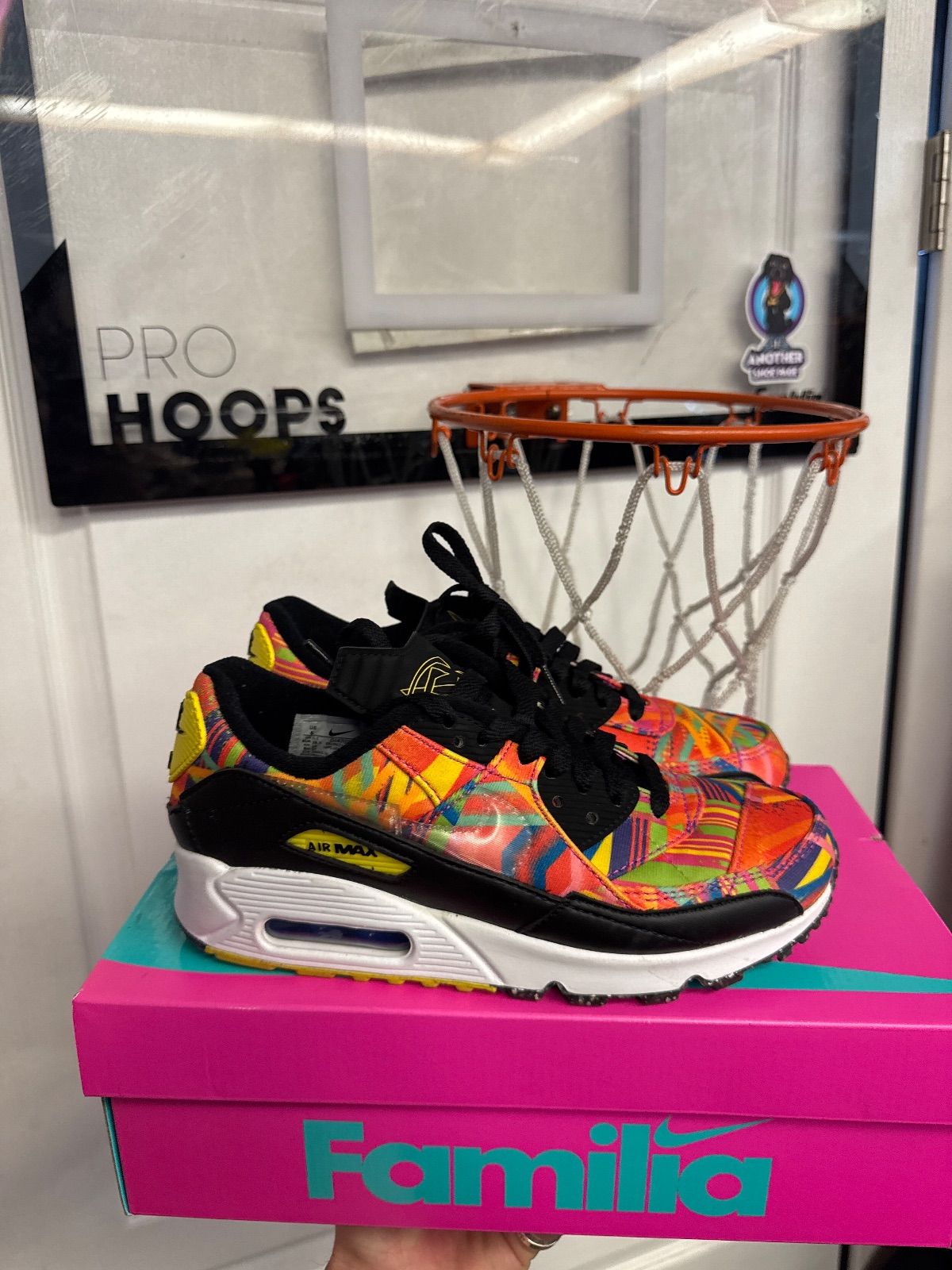 Nike Air Max 90 Familia - Lightly Used, OG All