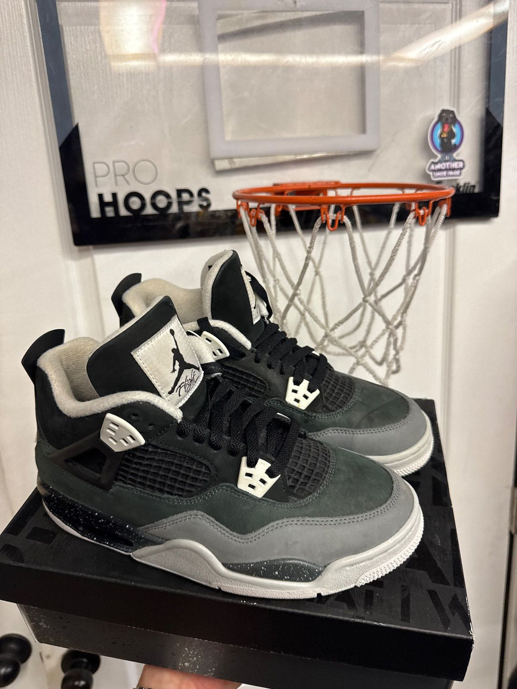 Jordan 4 Retro Fear (2024) (GS) - Lightly Used, OG All W/Flaw