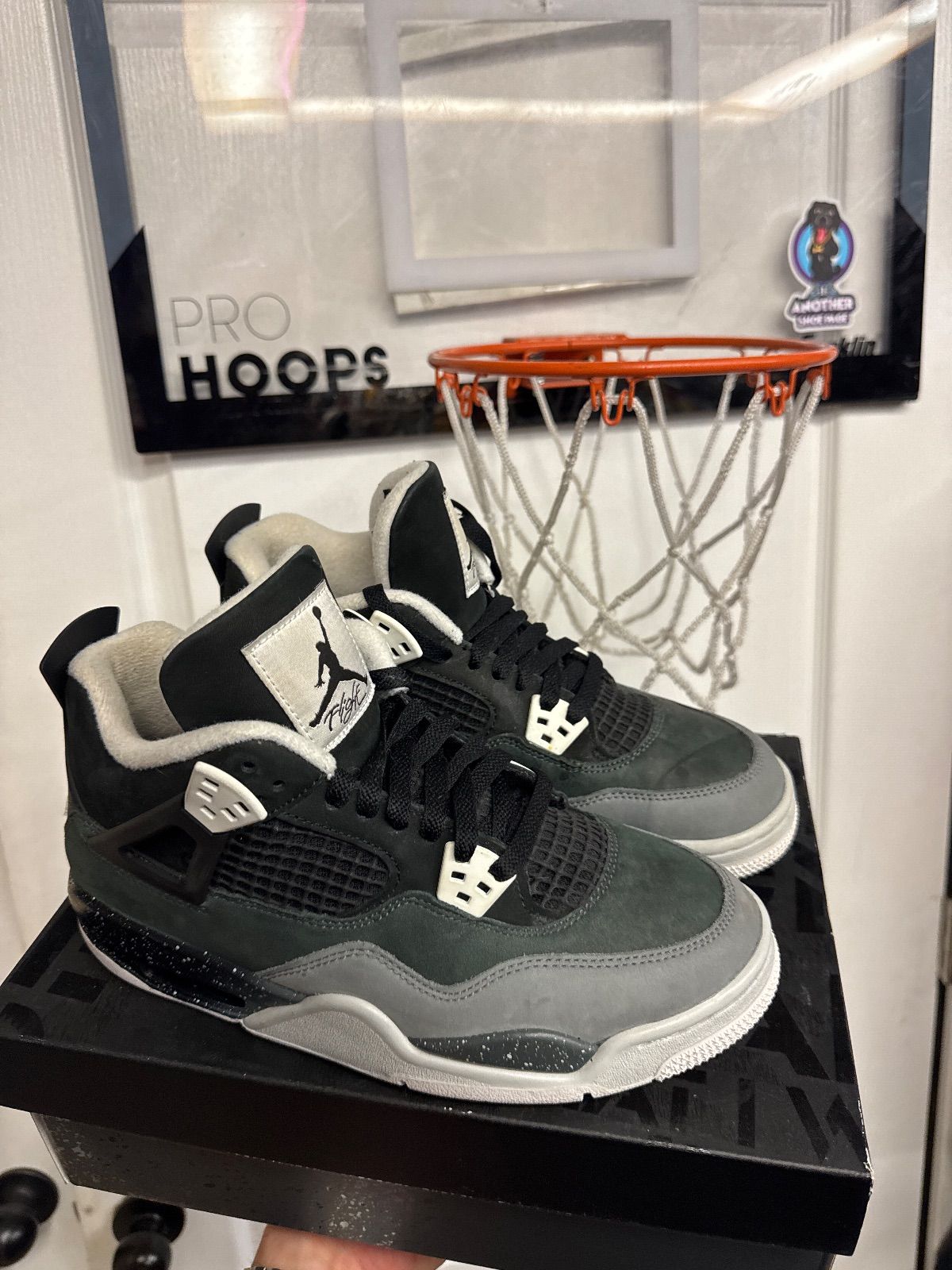 Jordan 4 Retro Fear (2024) (GS) - Lightly Used, OG All W/Flaw
