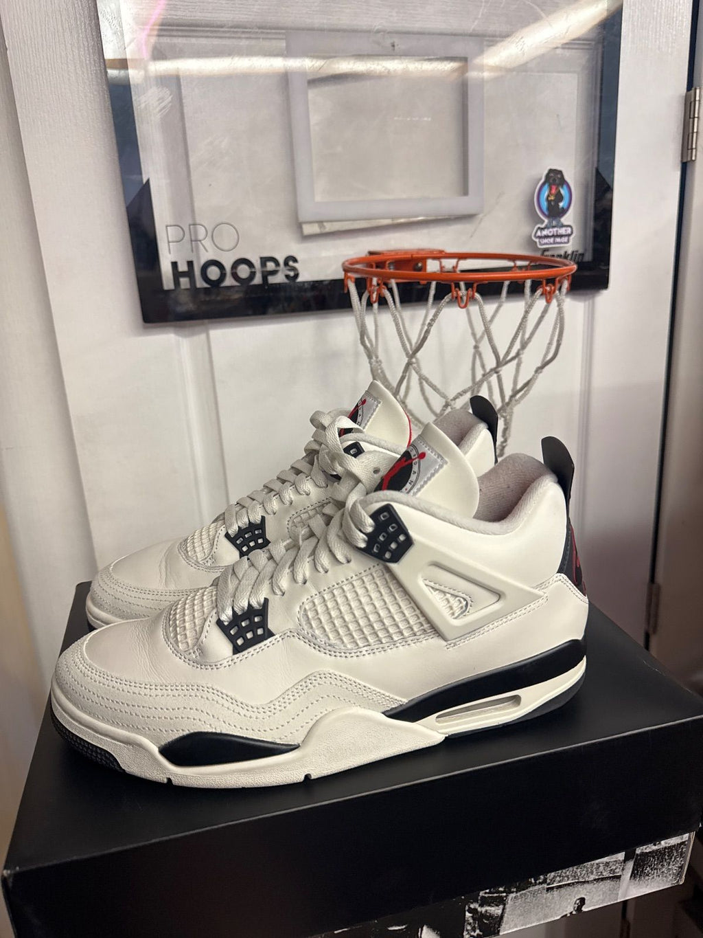 Jordan 4 Retro OG Flight Club - Lightly Used, OG All