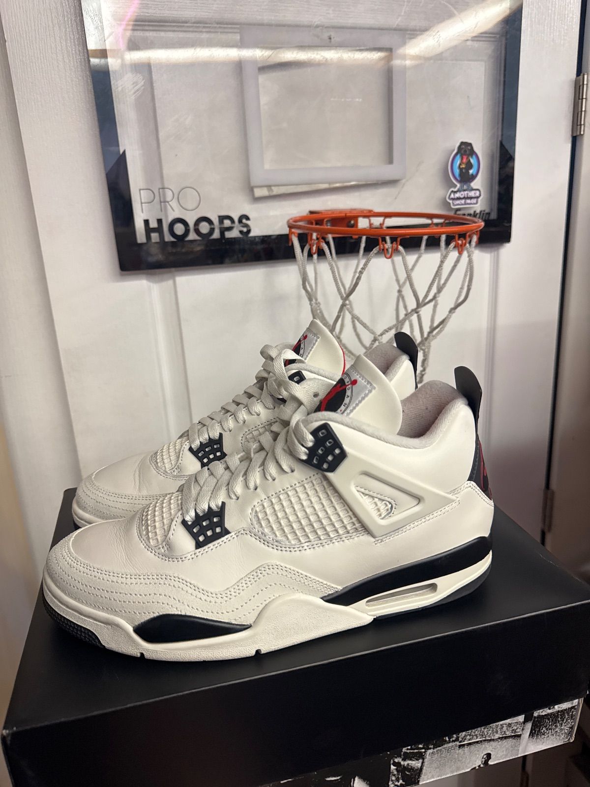 Jordan 4 Retro OG Flight Club - Lightly Used, OG All