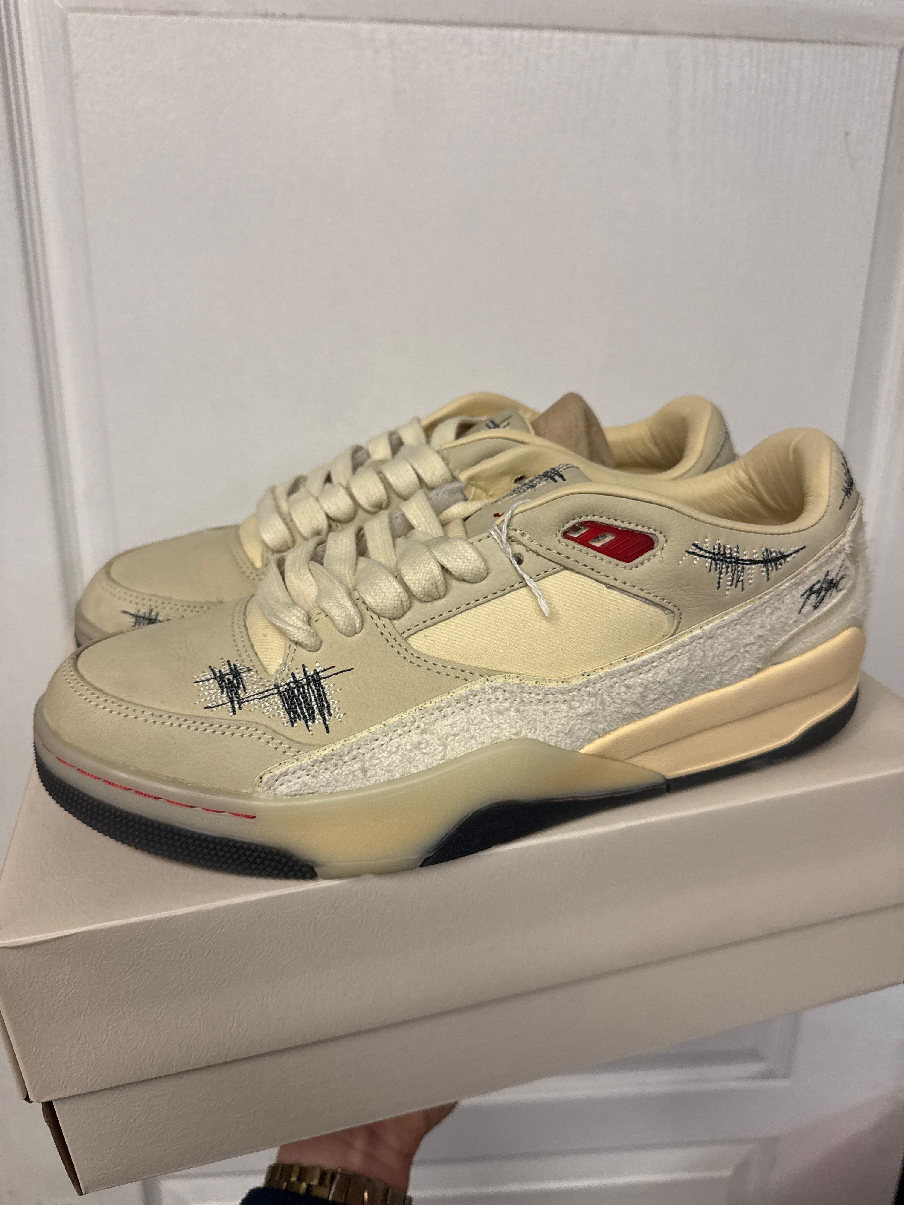 Jordan Flight Court Who Decides War Coconut Milk (Women's)