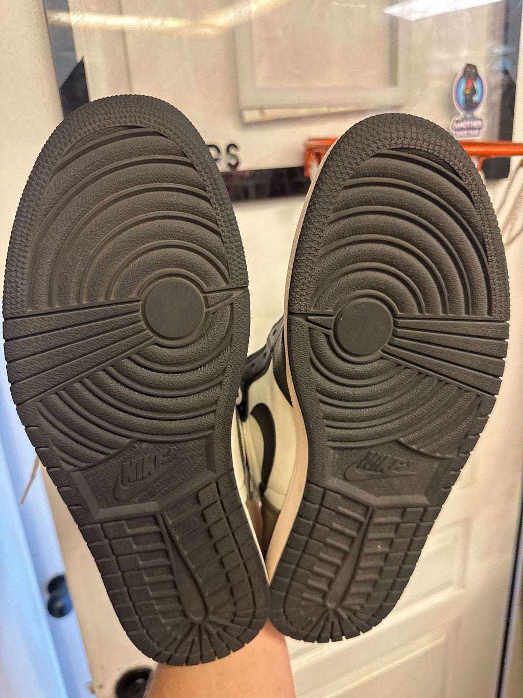 Jordan 1 Retro High Dark Mocha - Lightly Used, OG All