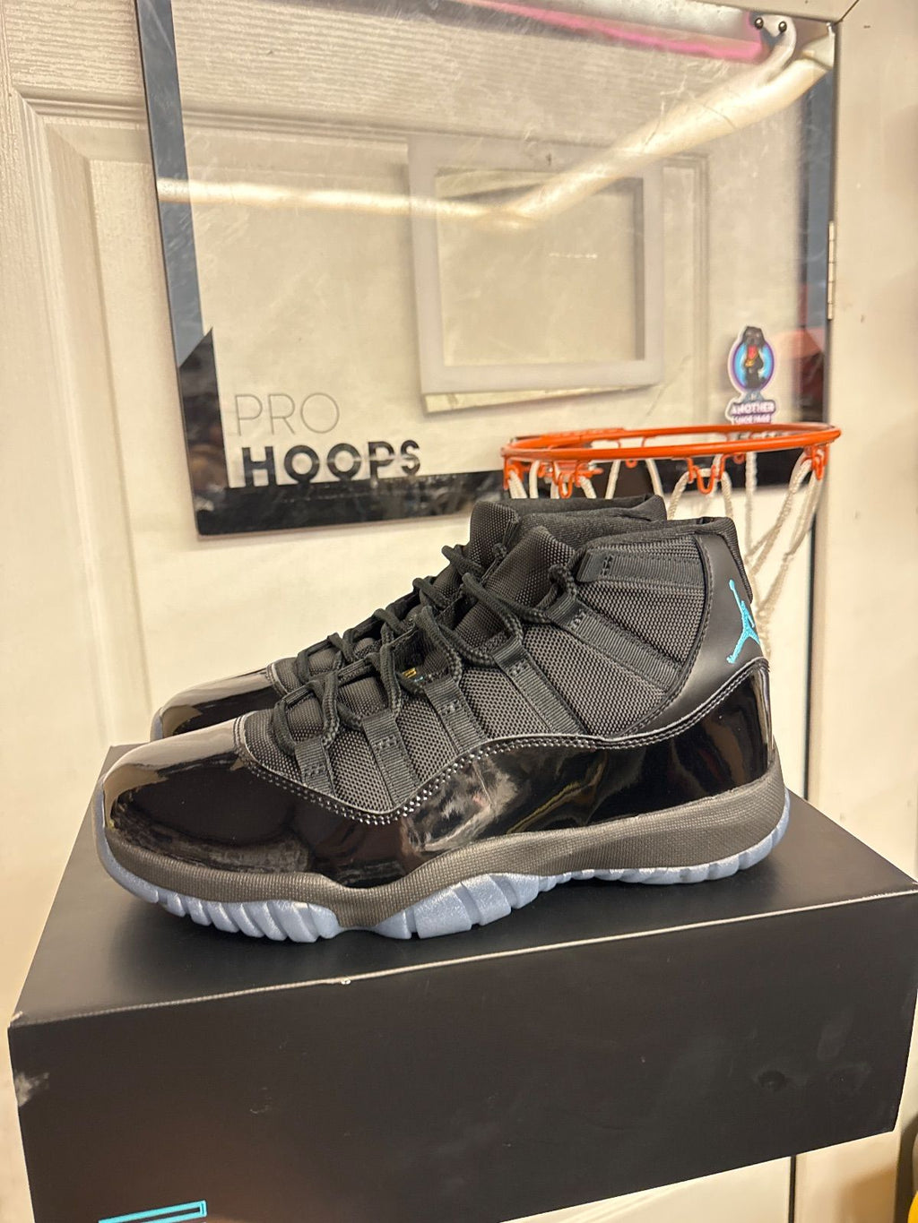 Jordan 11 Retro Gamma Blue (2025) - Lightly Used, OG All