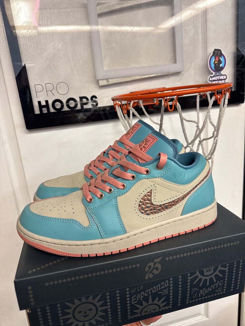 Jordan 1 Low SE Somos Eternos - Lightly Used, OG All