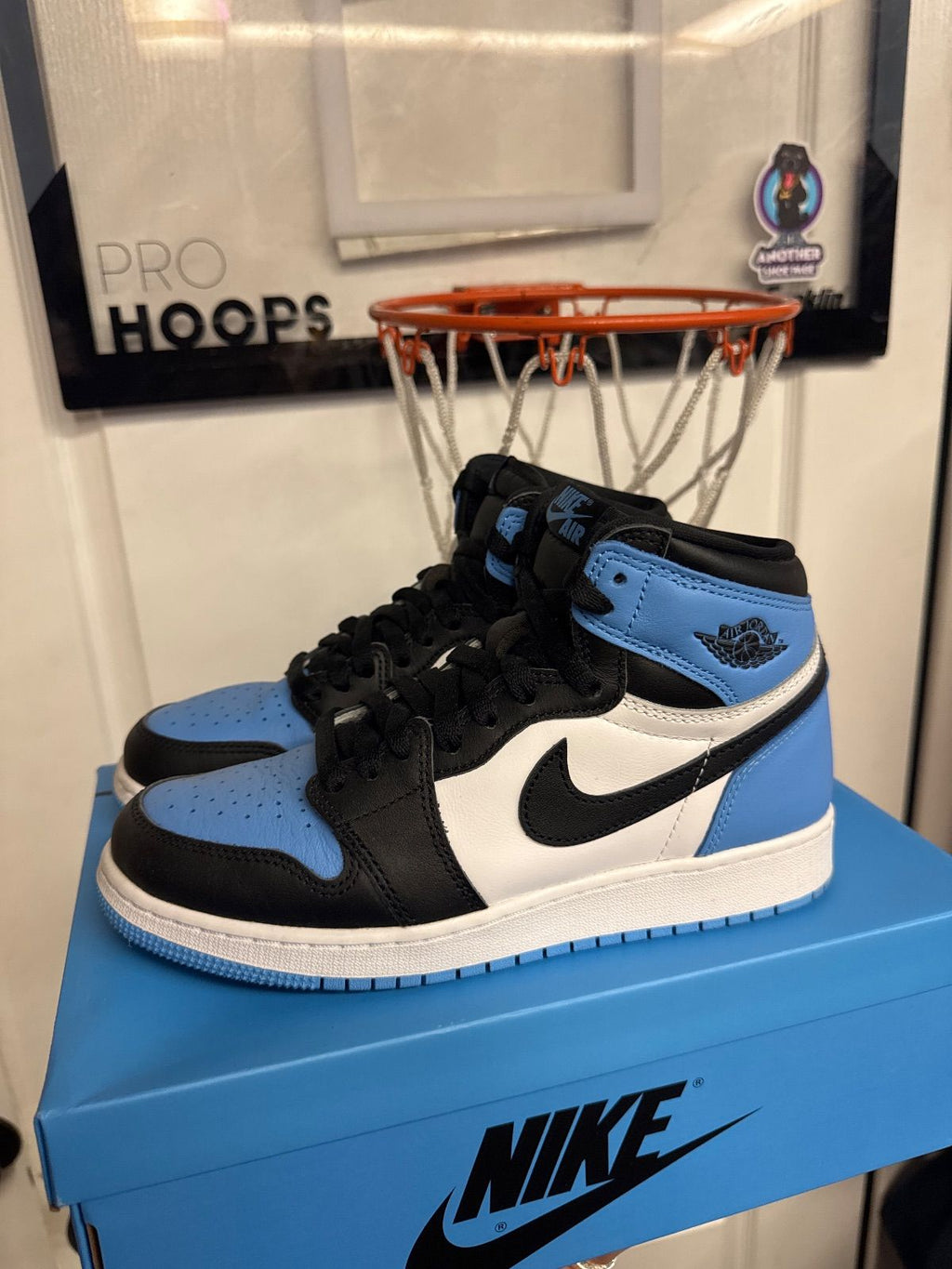 Jordan 1 Retro High OG UNC Toe (GS) - Lightly Used, OG All