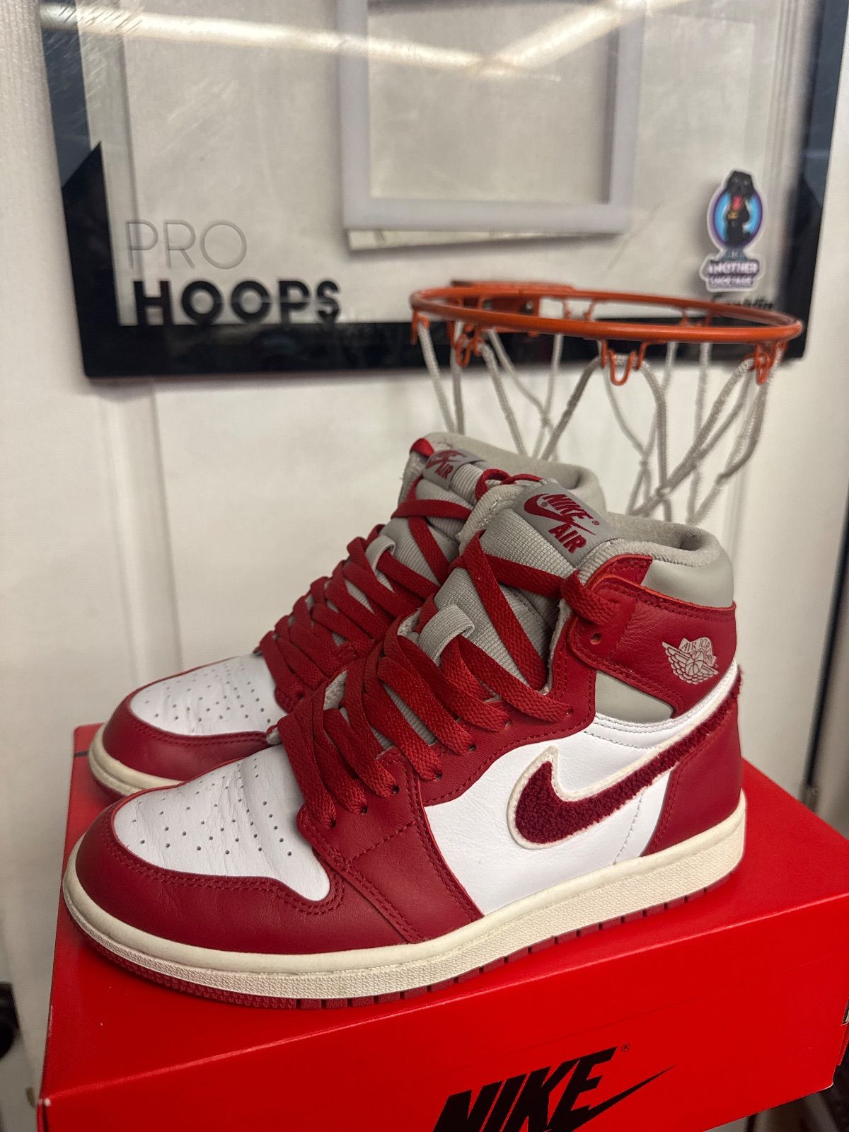 Jordan 1 Retro High OG Varsity Red (Women's) - Lightly Used, OG All