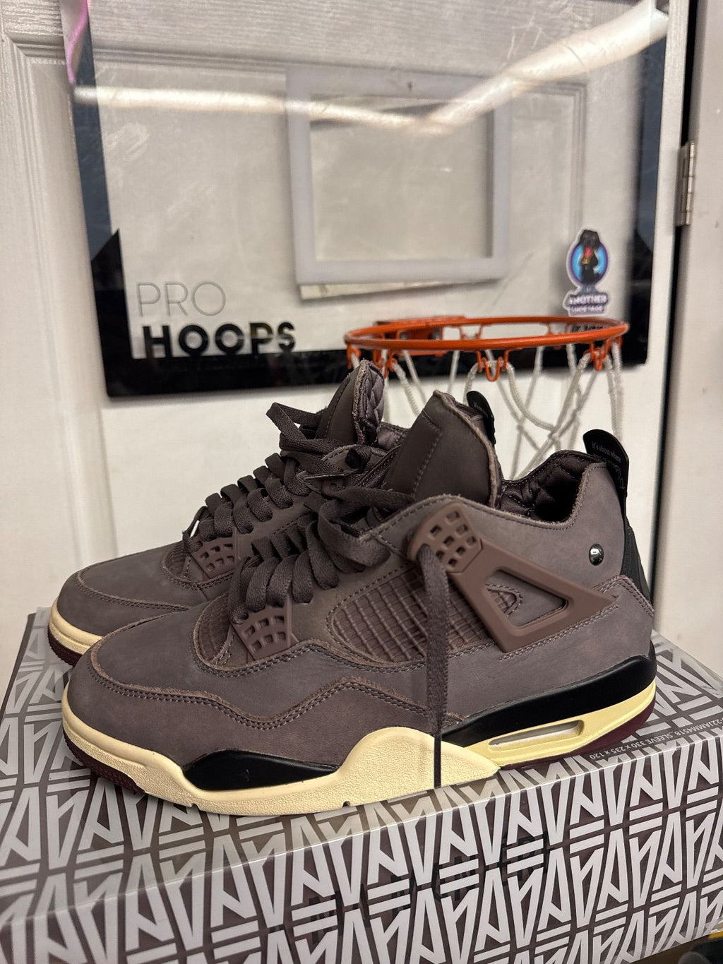 Jordan 4 Retro SP A Ma Maniére Violet Ore - Lightly Used, OG All