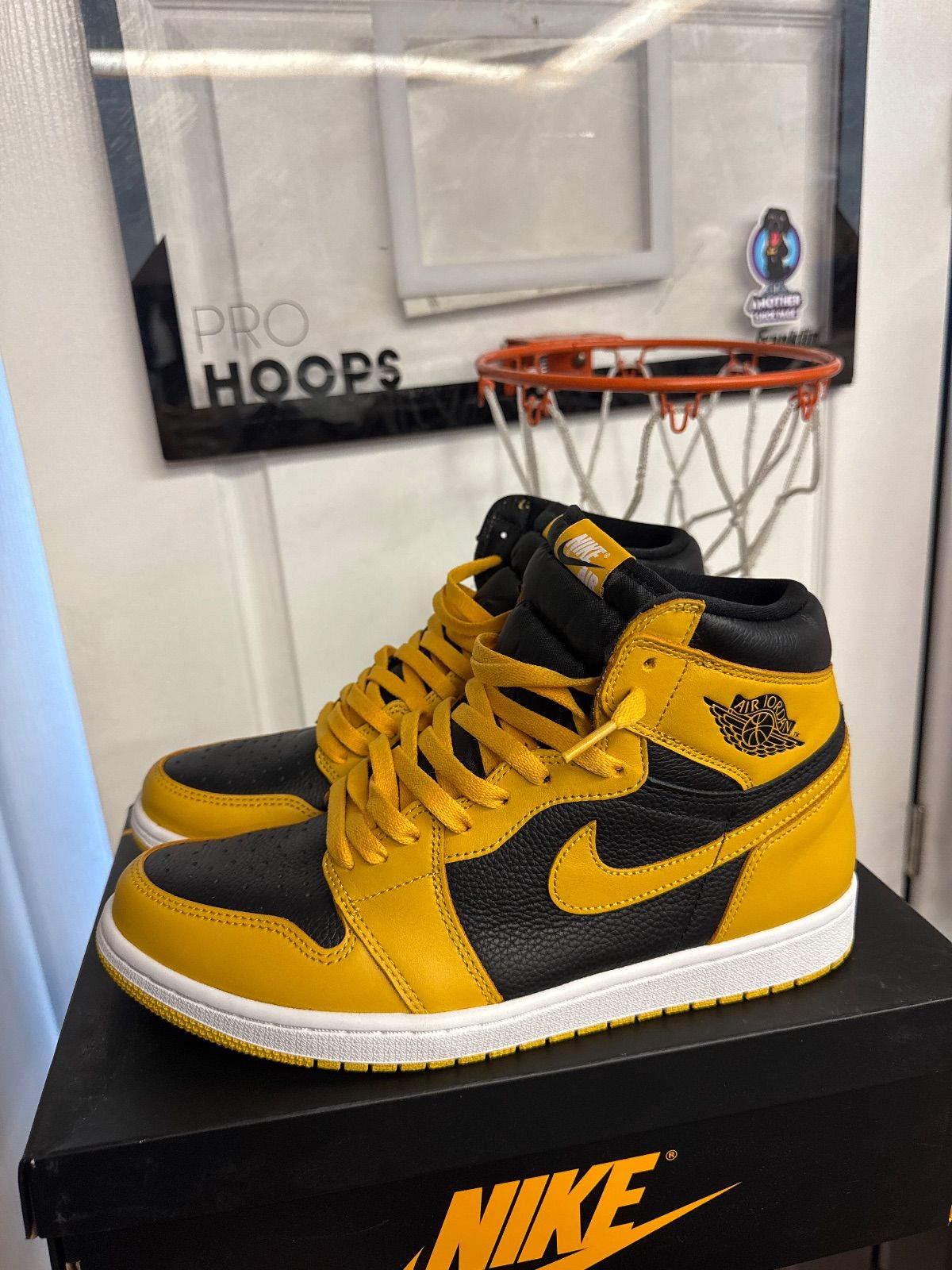 Jordan 1 Retro High Pollen - Lightly Used, OG All